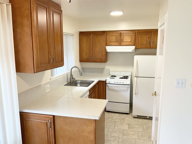 Building Photo - 66 E 39th Ave