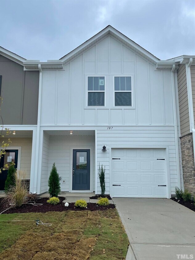 Foto principal - 107 Joneshaven Dr