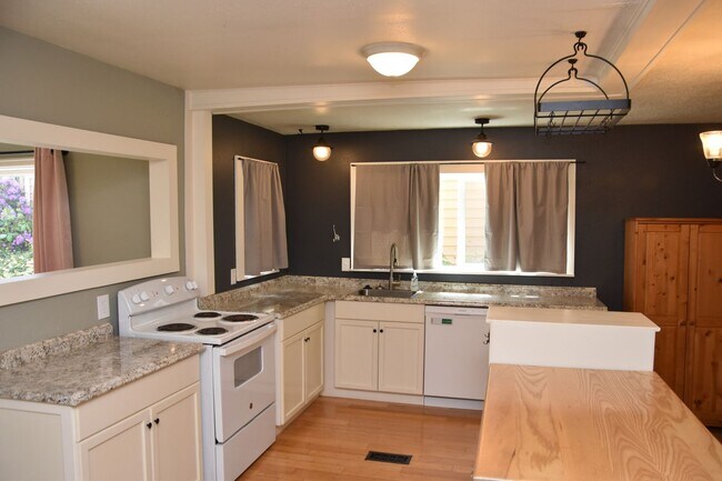 Foto del edificio - Charming Lincoln District 3 Bedroom 2 Bath...