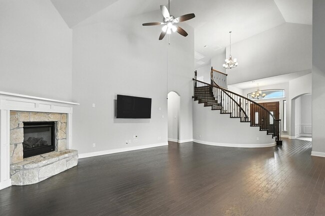 Building Photo - 13923 Hopewell Dr
