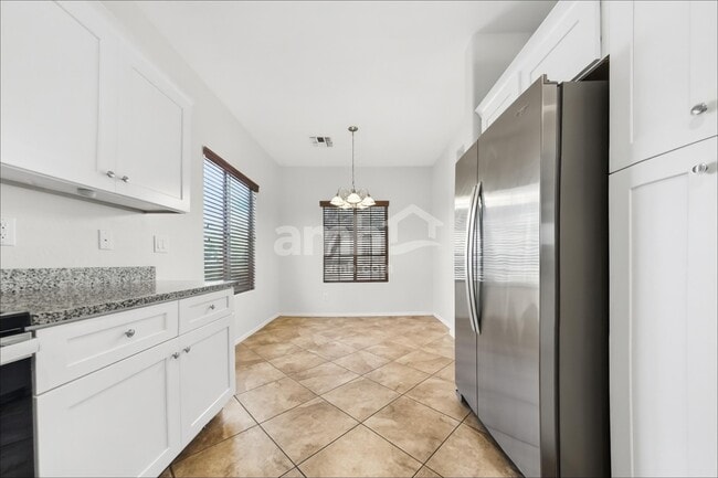 Foto del edificio - 19427 W Woodlands Ave