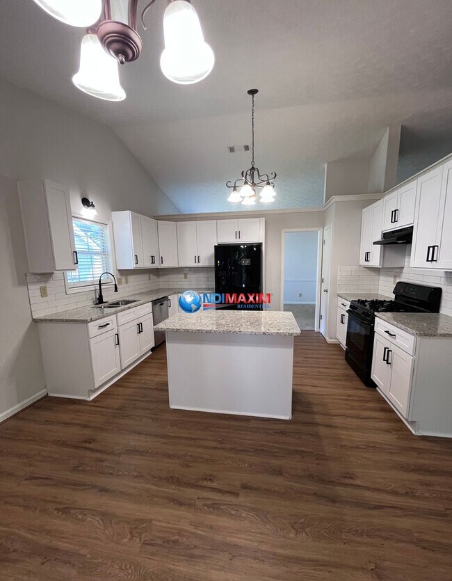 Foto del edificio - Newly renovated ranch in the COLLINS HILL ...
