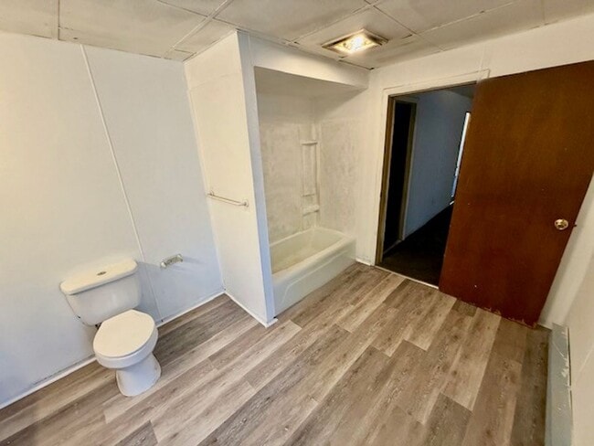 Building Photo - 3 bedroom 1 bathroom