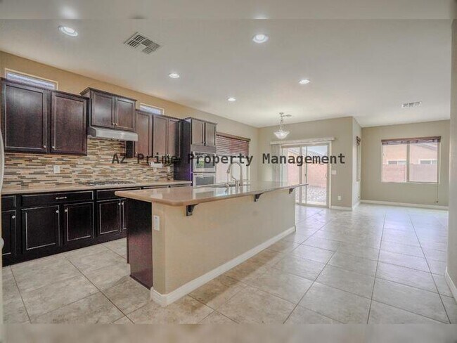 Foto del edificio - 671 E Blossom Rd