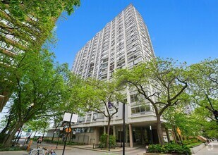 Building Photo - 5757 N Sheridan Rd