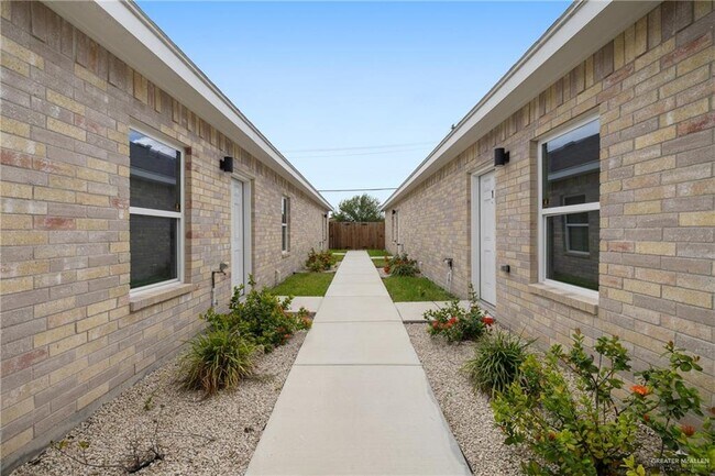 Foto del edificio - 11 N Hester St