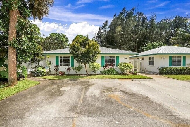 Building Photo - 4700 SE Compass Way