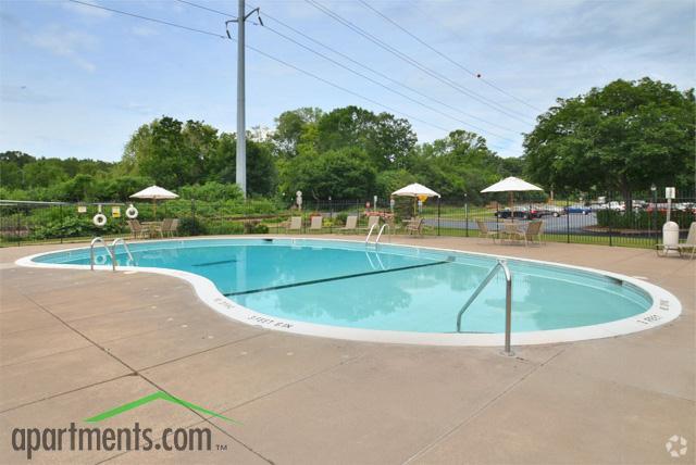 Piscina - Medicine Lake Apartments