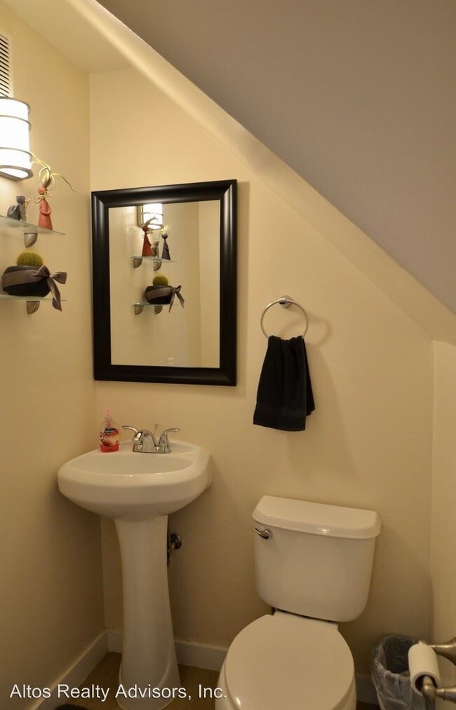Foto del edificio - 4540-4546 Everett Ct