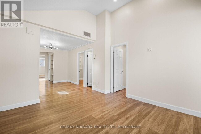 Photo du bâtiment - 64 Churchill St