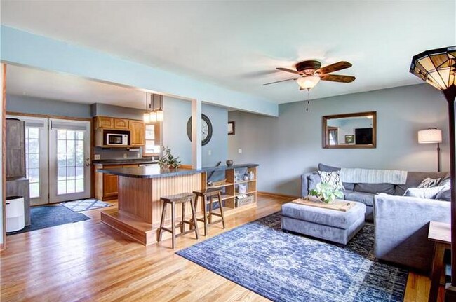 Foto del edificio - 2944 Uranus Ave