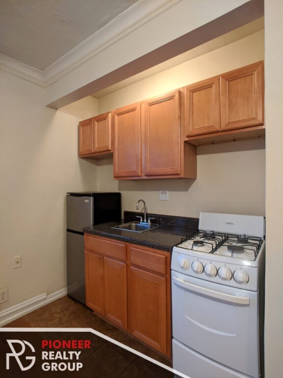 Building Photo - 4546 N Damen Ave