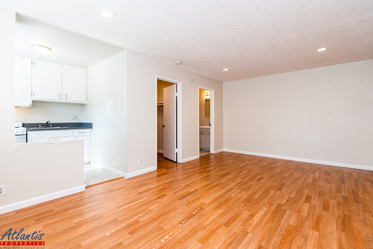Primary Photo - 5522 Camden Ave
