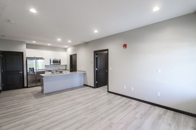 Building Photo - New! Beautiful 1 Bed, 1 Bath Apartment in ...