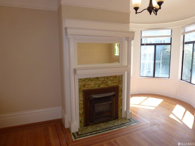 Building Photo - 2102 Larkin St