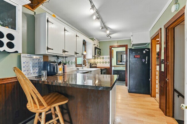 Foto del edificio - 1468 Carroll Ave