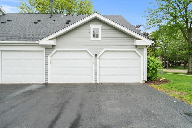 Building Photo - 251 Appletree Ct