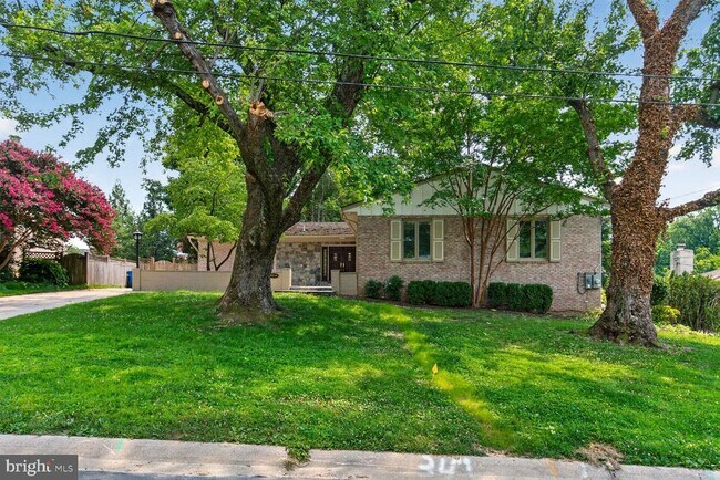 Building Photo - 6216 Goodview St