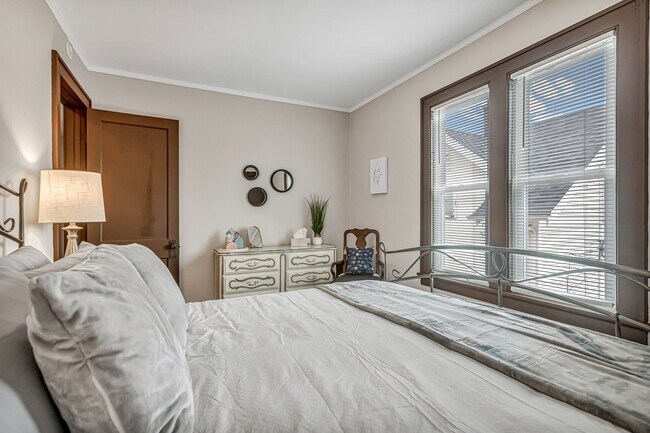 Foto del edificio - 817 Bell Ave