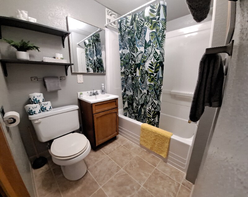 Foto principal - 411 N 58th Ave W