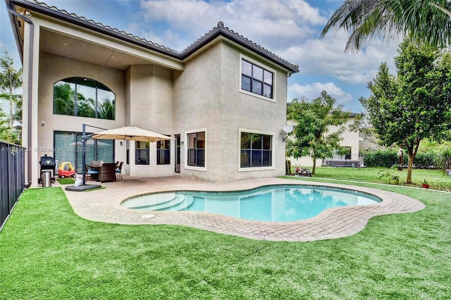 Foto principal - 16939 Bridge Crossing Cir