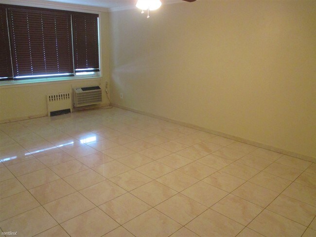Building Photo - 2 br, 1 bath Apartment - 8640 21st Ave