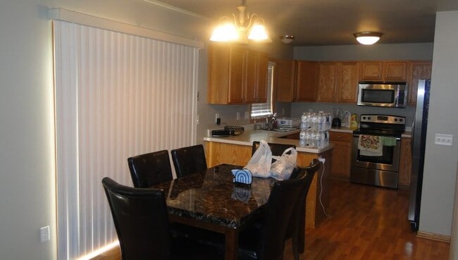 Building Photo - 5103 Linden Pky