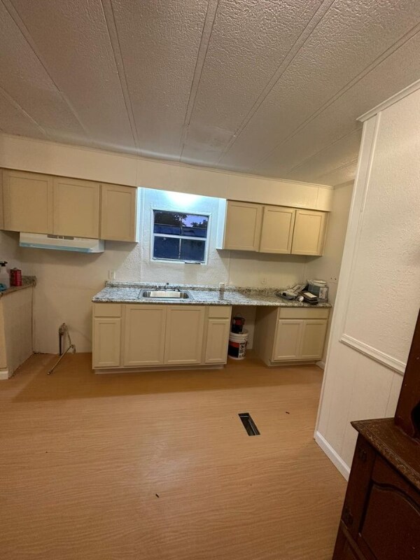Foto del edificio - 215 Stratton Ridge Rd