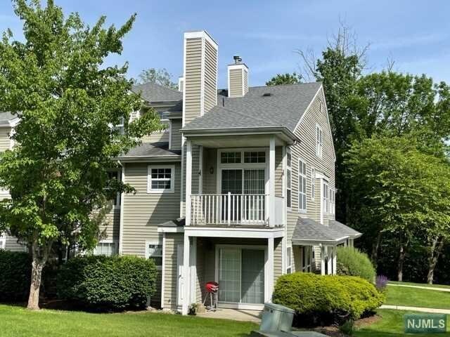 Primary Photo - 1114 Hyde Park Ct