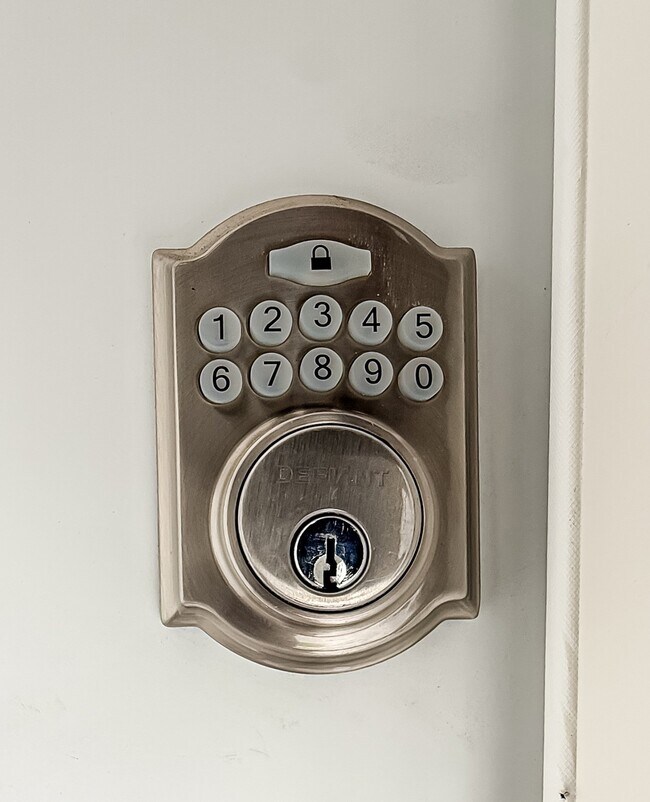 Foto del edificio - 717 Watson Ave