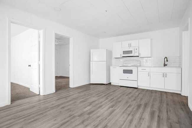 Building Photo - 713 W Sam Rayburn Dr