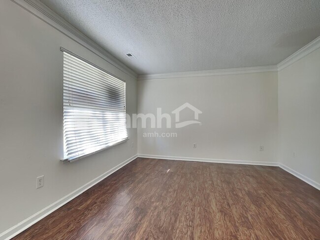 Foto del edificio - 6527 Forest Cross Dr