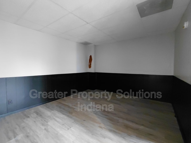 Building Photo - 416 E Commercial Ave