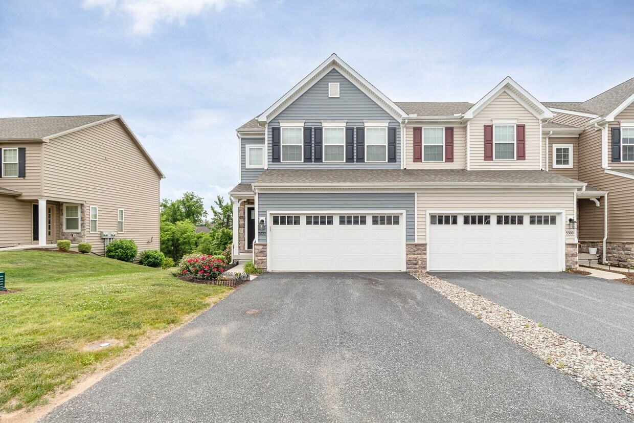 Foto principal - Cumberland Valley School District End Unit...
