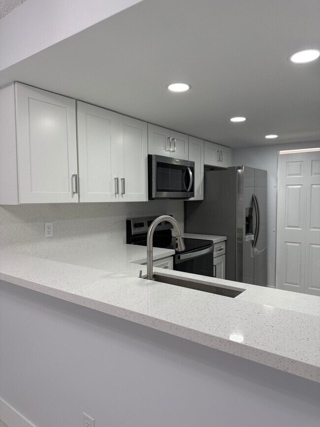 Building Photo - 1041 NW 124th Ave
