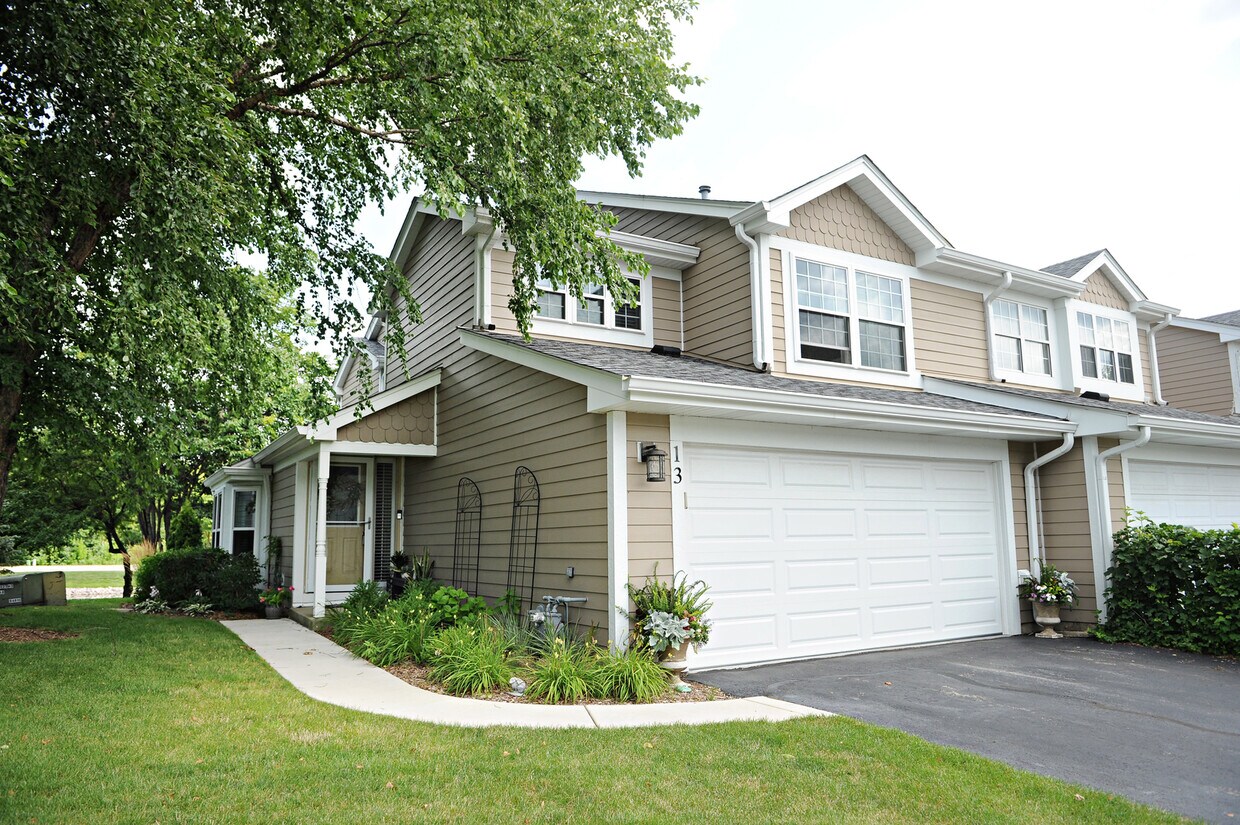 13 White Pine Dr, Schaumburg, IL 60193 Townhome Rentals in Schaumburg