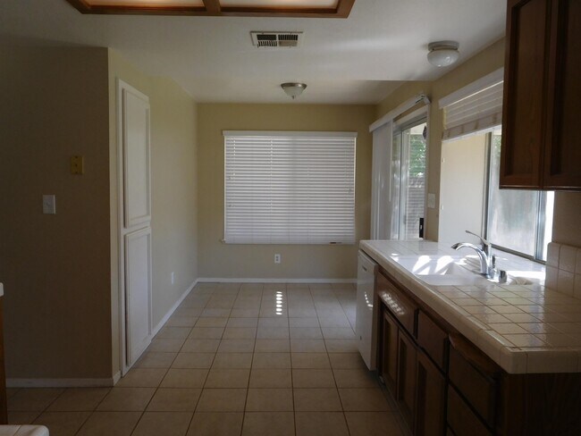 Foto del edificio - 7332 N Price Ave