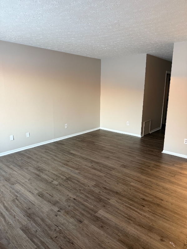 Building Photo - 1131 Redbluff Dr