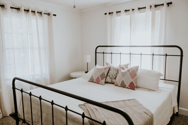 Photo - 309 E Lexington Ave House