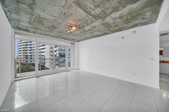 1 br, 1 bath Condo - Midblock photo'