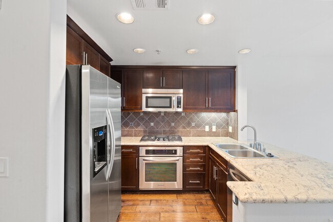 Foto del edificio - 931 E Walnut St