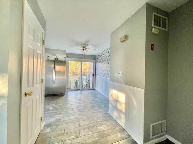 Building Photo - 83 Derryfield Ct