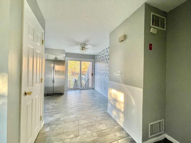 Foto del edificio - 83 Derryfield Ct