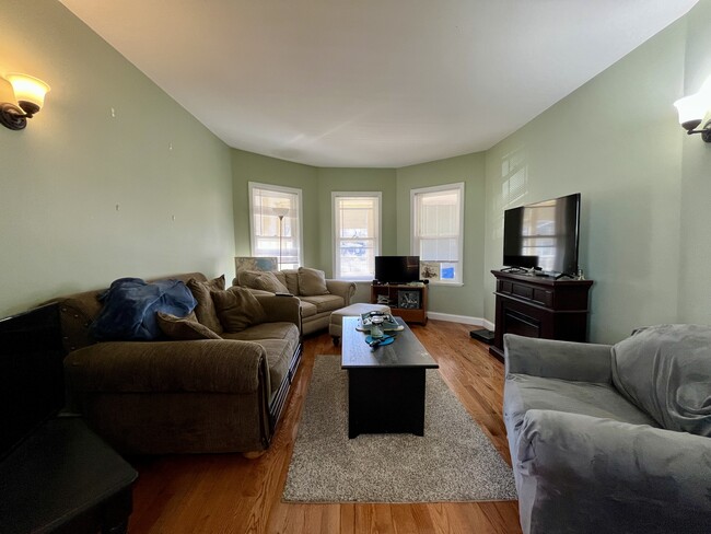 Building Photo - 45 Martin St