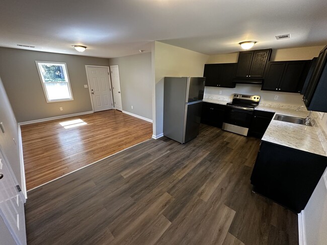 Foto del edificio - 3BR Home with Fresh Updates