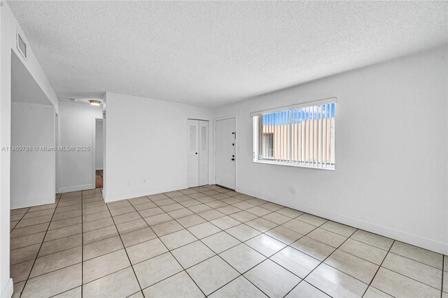 Foto del edificio - 8401 SW 107th Ave