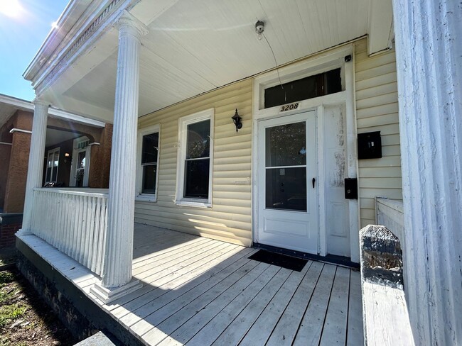 Building Photo - 3208 Carolina Ave