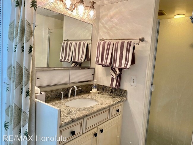 Building Photo - 1 br, 1 bath House - 2440 Kuhio Ave Apt 1710