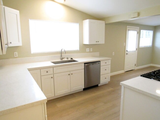 Building Photo - Modern Renovated Single Story 3-Bedroom, 2-Bathroom House