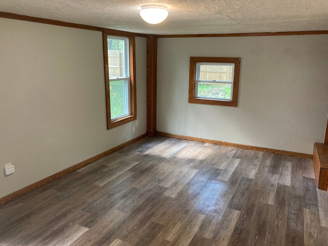 233 Vanlieu St, Charlotte, MI 48813 House for Rent in Charlotte, MI